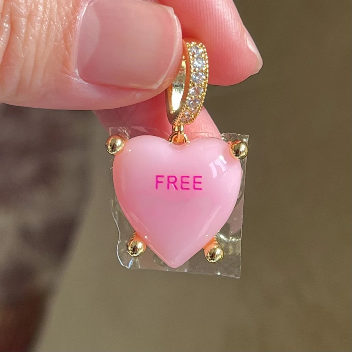 New Color Custom FP Heart Pendant Pink Deep Red Fashion Personalized Resin Letter Charms for Women Necklace DIYJewelry Gifts